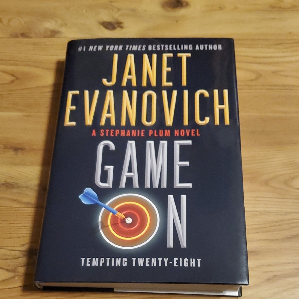 🎈Game On: Tempting Twenty-Eight by - Black Cover By Janet Evanovich🎈